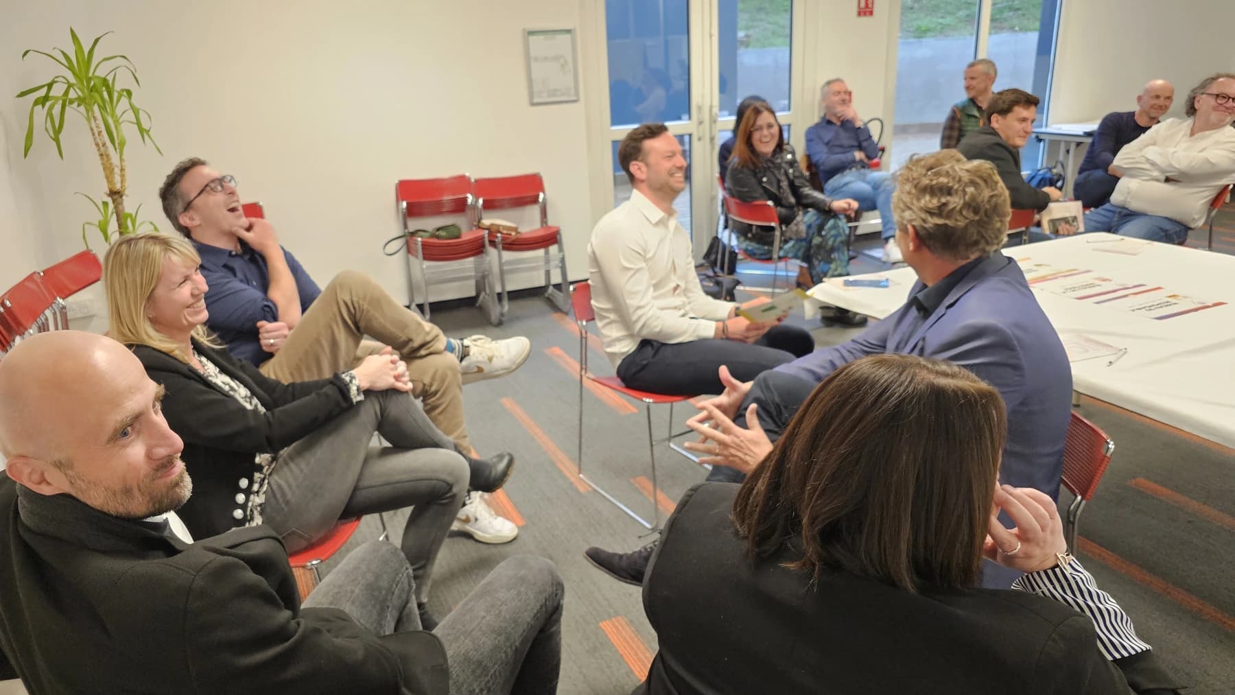 Participants échangeant en groupe lors d’une formation LaCavO’